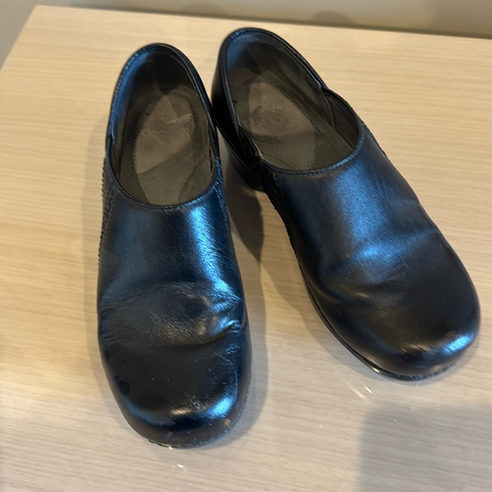 Dansko fully enclosed clog. Good condition size 39.